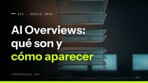Portada sobre los AI Overviews de Google: paneles de cristal translucidos apilados en capas sobre fondo oscuro