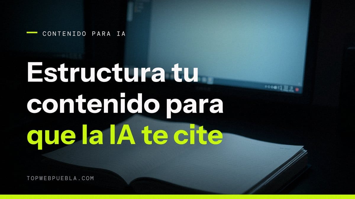 Portada sobre cómo estructurar el contenido web para que la IA te cite: un cuaderno abierto en blanco sobre un escritorio oscuro